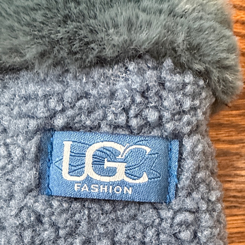 Blue faux Shearling Mittens - Picture 2 of 6